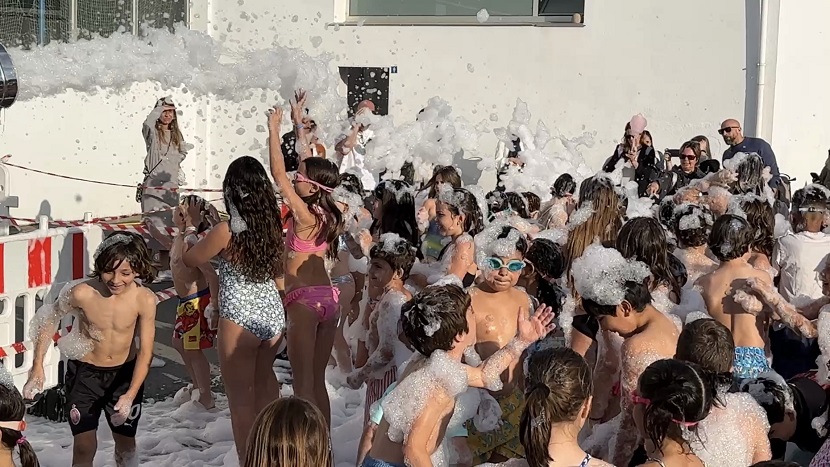 Fiesta de la espuma en el día de la familia