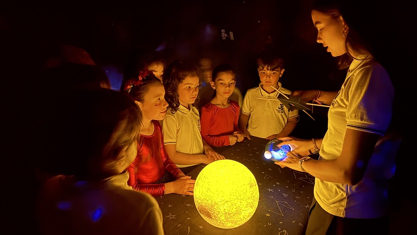 Visita al planetario del proyecto Eclipsados